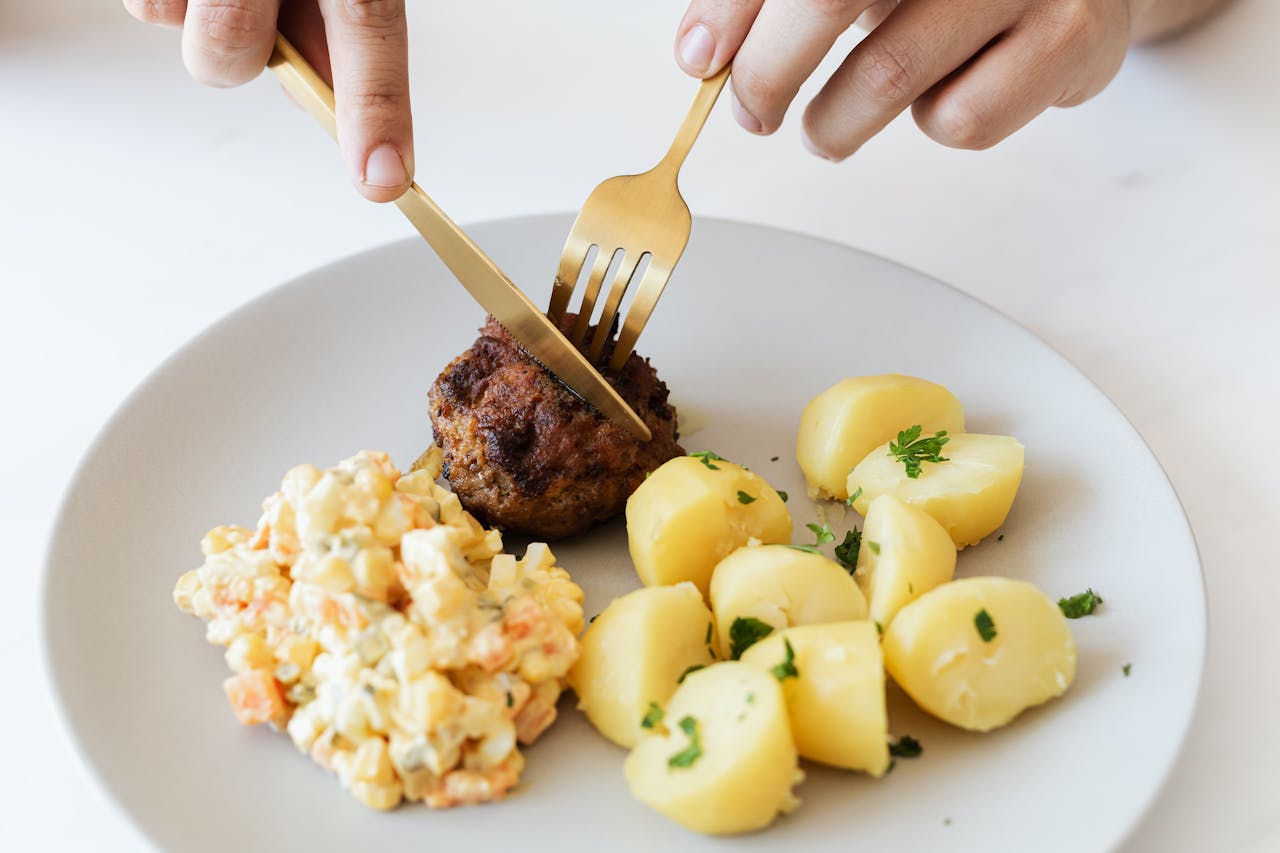 Kaip paruošti skanius mėsos kotletus namuose